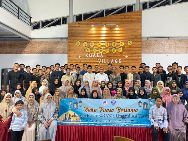 Buka Puasa Bersama Keluarga Besar SMA Negeri 2 Unggul Ali Hasjmy dan Santunan Anak Yatim Piatu Tahun 2022